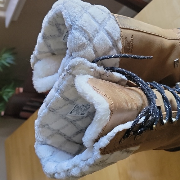 Sorel Size 11 Faux Fur Snow Boots Pre-owned + Great Condition - Picture 4 of 8